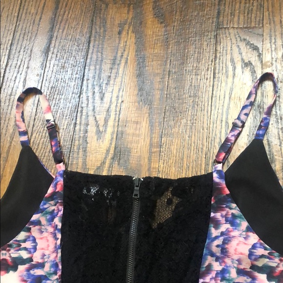 Sam Edelman Geometric tie dye lace back Dress - Picture 6 of 7